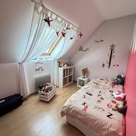 Spacious House Near Park