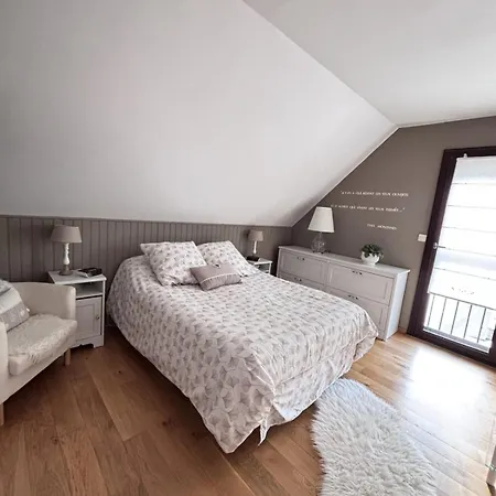 Semesterbostad Spacious House Near Park Nantes
