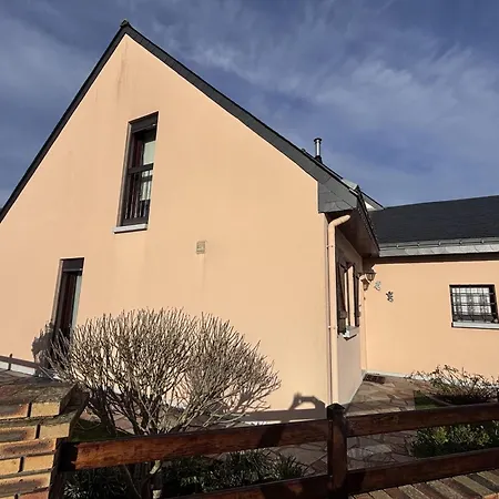 Vakantiehuis Spacious House Near Park *